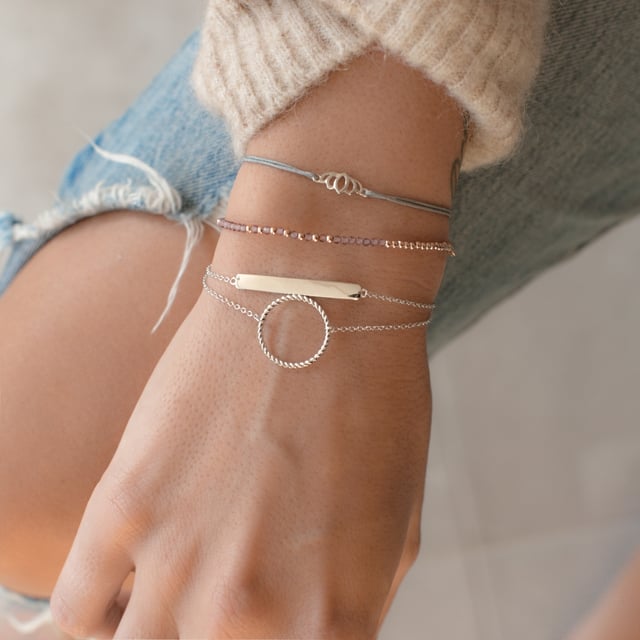 Are you looking for a special gift for a special occasion? Then let yourself be enchanted by this bracelet of the Lawpiece of Munich! Whether for a birthday, for Christmas, for Valentine's Day or as a proof of love "just like that". The simple badge, like the filigree anchor bracelet made of high -quality, high -gloss polished sterling silver, is manufactured and protected from starting. With a small extension piece, you can perfectly adapt the bracelet length to your wrist.