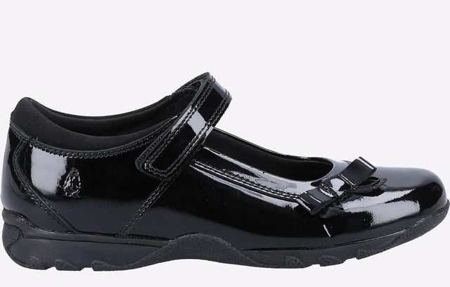 A Classic Back to School Shoe; The Carrie features a microfresh lining and a decorative bow for that on trend look.
Fit Left Fit Right - Unique fitting system allows for 5 different width fittings for each individual foot. Every pair of shoes comes with 3 pairs of footbeds.
- Subtle Heel Guard for Scuff Protection- Fun and colourful Bubble sole design- Approx 15mm Heel Height- Decorative Bow