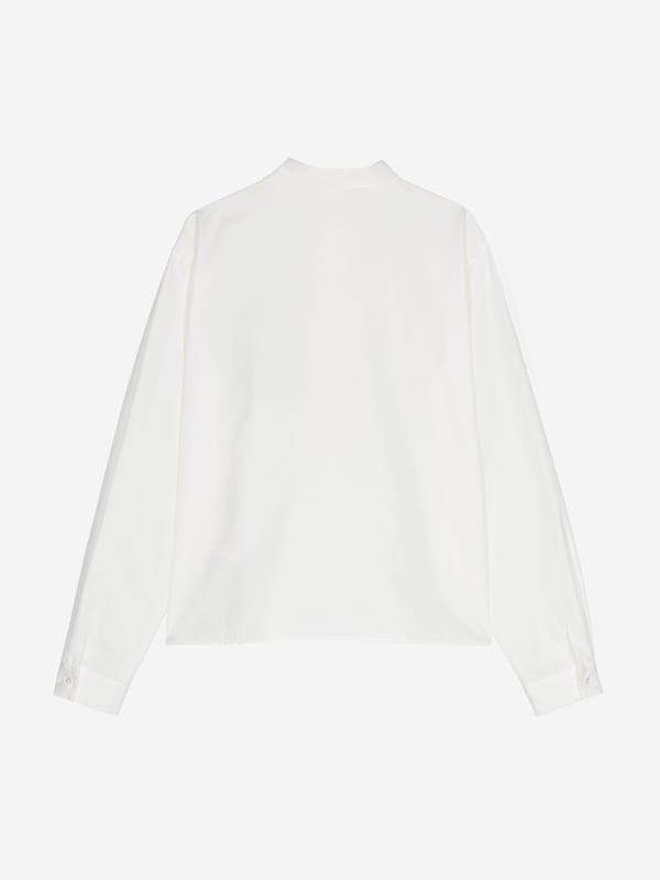 Fendi encapsulate passion and meticulous energy in their beautifully crafted Italian portraits. This girls blouse embodies the label's unparalleled high quality and innovation. It showcases a Zucca monogram detail and ruffle printed trims down a front button fastening. 100% Cotton