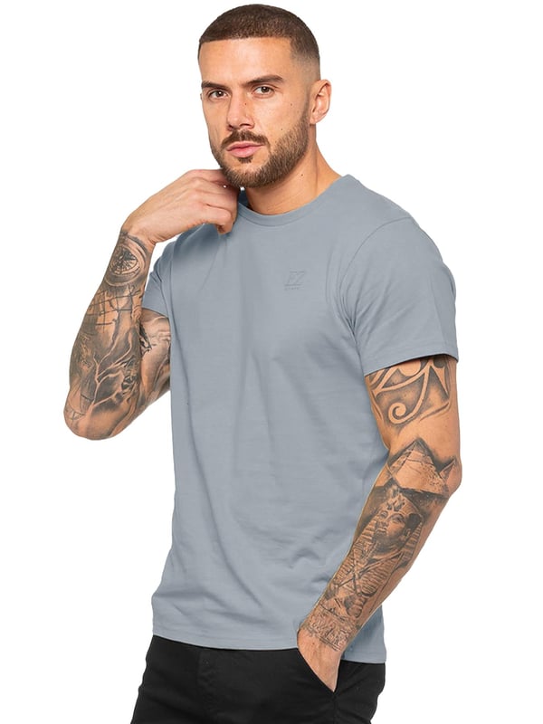 Camiseta Enzo Men's Regular Fit. Logotipo Enzo bordado en la parte delantera. Cuello redondo, mangas cortas. 50% Algodón, 50% Elastano. Lavable a máquina (ver etiquetas). Ideal para el gimnasio, ropa casual