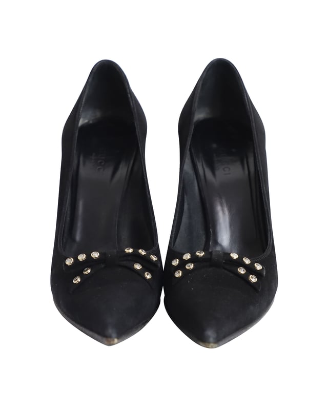VINTAGE, RRP AS NEW
These court shoes from Gucci are crafted from black suede and feature pointed toes, leather soles and stiletto heels. The crystal embellishment on the toes add a glamorous touch to this ultra feminine design.

Gucci Pointed Court Shoes in Black Suede
Condition: very good
Material: Suede
Size: 37
Sign of wear: re-soled
SKU: 268084