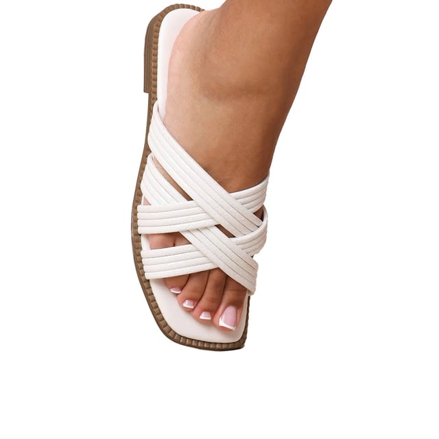 Boven: Kunstleer. Stoftechnologie: Duurzaam. Kruislingse riem. Platte Hak. Ontwerp: Schubben, Strappy. Teenstijl: Open. Sluiting: Slip-on. Geschikt voor: Breed.