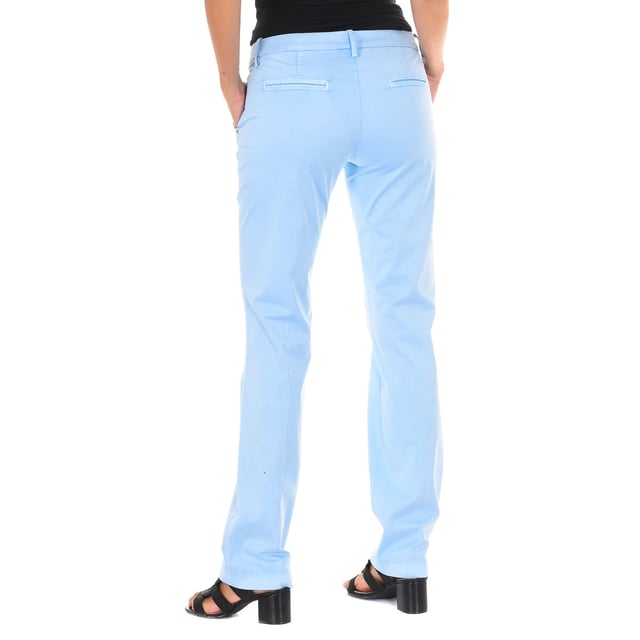 Long pants. 
 Light blue 
 Waist with belt loops. 
 Button and zip closure on the front. 
 Two pockets on the front. 
 Two pockets on the back. 
 Straight cut hems. 
 Chinese style design. 
 Matching seams. 

 Composition: 
 -96% Cotton -4% Elastane. 

 Washing instructions: 
 - Wash maximum at 40ºC. 
 - Iron at medium temperature. max. 110ºC. 
 - Lets you use a dryer. 
 - Do not use bleach. 
 - Does not support dry cleaning. 

 Composition: 96% Cotton, 4% Elastane
 Care:
- Wash maximum at 40ºC.
 - Iron at medium temperature. max. 110ºC.
 - Allows you to use a dryer.
 - Do not use bleach.
 - Does not support dry cleaning.