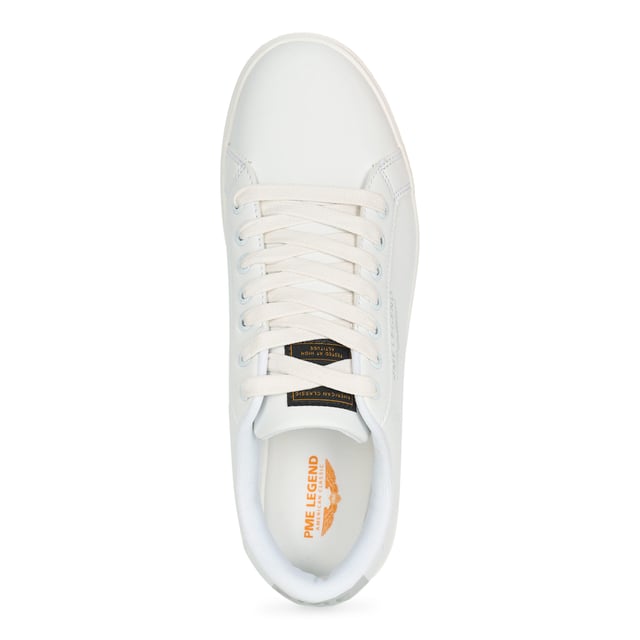 PME Legend Turnschuhe für ihn. Die Turnschuhe sind aus hochwertigem Kunstleder und Textil gefertigt. Der Turnschuh hat eine herausnehmbare EVA-Einlegesohle, die für eine angenehme Dämpfung sorgt.  Marke: PME LegendModellname: CariorKategorie: Herren-SneakerMaterialien: Kunstleder/TextilFarbe: weiß
