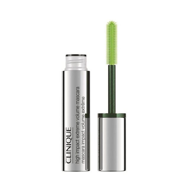 Die High Impact Extreme Volume Mascara stellt einen neuen Rekord auf. Längere Wimpern, dichtere, seidigere, einfach: extremere Wimpern als je zuvor. Und das alles in Rekordzeit. Einmal auftragen genügt, kein Nachtuschen notwendig. Extrem gepflegt: Hyaluronsäure, Panthenol, Pantethine und hydrolysiertes Weizenproteinpflegen die Wimpern, machen sie seidigweich, glänzend und flexibel. Extrem lang: Acrylsäure-Copolymer dehnt und verlängert die Wimpern schon beim ersten Auftragen. Das Auge wirkt größer und strahlender. Extrem präzise: Die multi-dimensional geformte XXL-Bürste hat eine größere Oberfläche. Jede Wimper wird exakt separiert und umhüllt, selbst kleinste Härchen. Extrem intensiv: Durch extrem reichhaltige Pigmente, wirkt die Mascara schwarz wie die Nacht. Extrem voluminös: Die extra große Bürste in Kombination mit der ultimativen Mascaraformel sorgt für dramatisches Volumen und Länge. High Impact Extreme Volume Mascara ist augenärztlich getestet und für Kontaktlinsenträger sowie für besonders empfindliche Augen geeignet. Unsere Clinique Clean Philosophie: Einfach. Sicher. Wirksam.  Entwickelt für optimale Resultate &ndash; ohne Hautirritationen.  Allergiegetestet.  100% Parfumfrei. Das Clinique Versprechen für Deine Augen. High Performance Make-up. Sanft zu den Augen. Augenärztlich getestet Für sensible Augen und Kontaktlinsenträger:innen geeignet