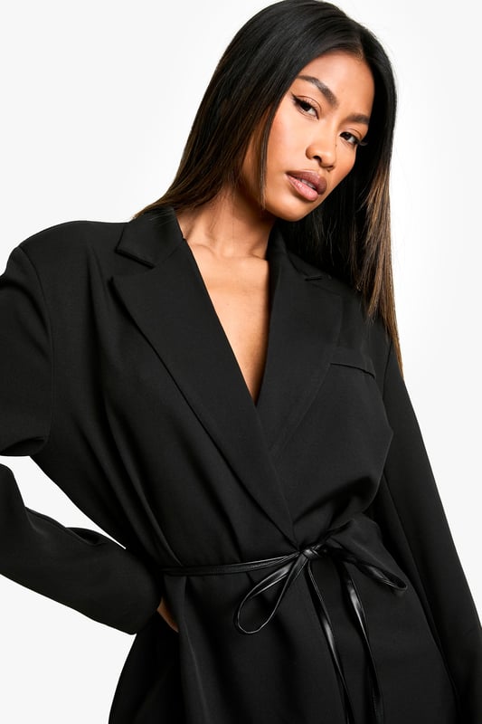 Marl Shoulder Pad Belted Blazer Structured shoulder pads for a bold silhouette
Slim fit design for a sleek, modern look
Belted waist to accentuate your figure
Collared neckline adds a touch of sophistication
Versatile piece suitable for various occasions
Make a statement with this chic blazer that combines style and versatility. The structured shoulder pads create a bold, confident silhouette, while the slim fit design ensures a flattering, contemporary look. The belted waist allows you to customise the fit, emphasising your curves in all the right places. Perfect for a night out on the town, this blazer can be styled with wide-leg trousers and statement jewellery for a head-turning ensemble. Alternatively, dress it down with skinny jeans and ankle boots for a more casual yet polished look. Whether you're heading to a trendy bar or meeting friends for drinks, this blazer will help you radiate confidence and style. Its versatility makes it a must-have addition to any fashion-forward wardrobe, easily transitioning from day to night with a simple change of accessories.