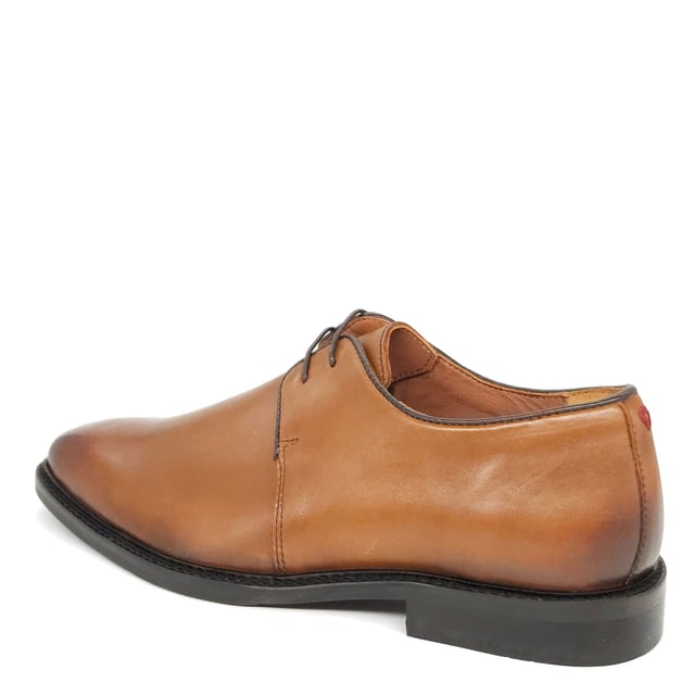Introducing Dagenham, a classic Derby shoe for a quintessential formal feel. The active foam footbed ensures a comfortable wear, while the streamlined silhouette provides a sleek finish.