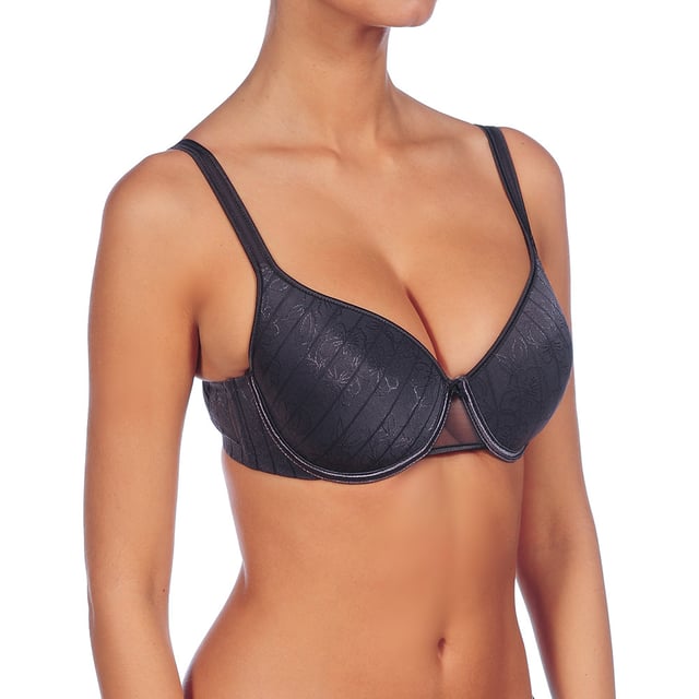 VANESA BRA
 Underwired bra with padded cup, made of an elegant striped fabric.
 Combines with Vanesa Braga and Mariluz Braga.
 Composition: 88% Polyester, 12% Elastane
 Care:
Hand wash with cold water.
 Use neutral soap.
 Do not use bleach.
 Rinse without twisting.
 Iron only the non-elastic parts.