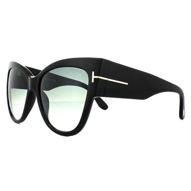 Lunettes de soleil Tom Ford 0371 Anoushka 01b Black Grey Black Gray a pris la forme des yeux du chat à l'extrême ultime avec ce look vintage audacieux et exagéré qui a été massivement populaire. Des temples épais avec la signature emblématique t bar tom ford complètent ces lunettes de soleil glamour et frappantes Tom Ford