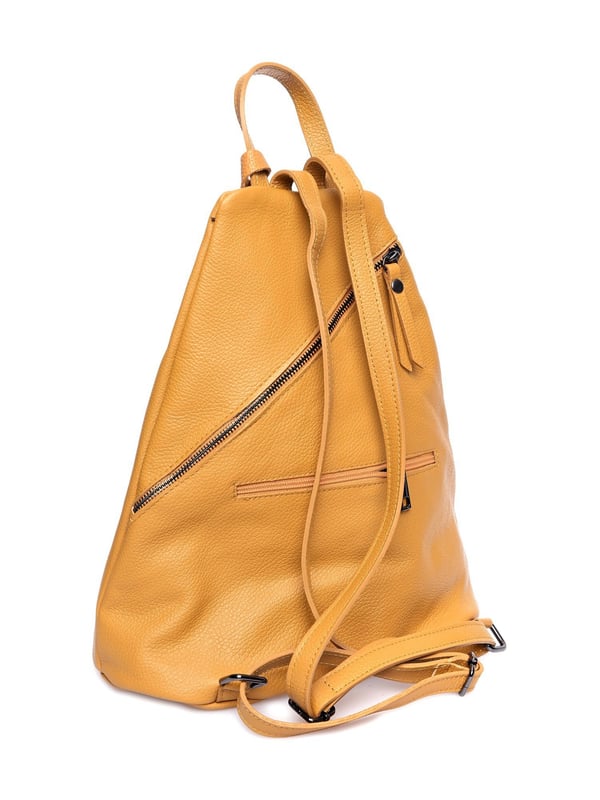 Mochila  
100% cuero de vaca  
Apertura con cremallera oculta  
Interior con bolsillo con cremallera  
Bolsillo trasero con cremallera  
Dimensiones (L): 38x36x18 cm  
Asa: 21 cm  
Correa de hombro: 2x80 cm ajustable  