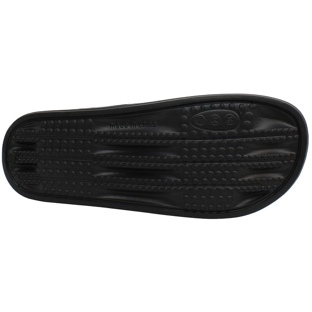Ben Sherman Sidney Herren Flip-Flops, das Inbegriff von lässigem Komfort und zeitlosem Stil. Hier ist eine detaillierte Beschreibung, die ihre Hauptmerkmale hervorhebt:

Klassisches Design: Diese Flip-Flops verfügen über ein schlankes und minimalistisches Design, das die zeitlose Ästhetik von Ben Sherman verkörpert. Mit einer soliden schwarzfarbenen Optik ergänzen sie mühelos jedes Freizeitoutfit, von Strandbekleidung bis hin zu Alltagskleidung.

Hochwertige Materialien: Hergestellt aus hochwertigen Materialien, einschließlich einer langlebigen Gummisohle und einem bequemen Fußbett, sind diese Flip-Flops dafür ausgelegt, lange zu halten. Die weichen, aber stabilen Riemen sorgen für einen sicheren Sitz und verhindern Unbehagen oder Reizungen bei längerem Tragen.

Bequemes Fußbett: Die Sidney Flip-Flops verfügen über ein gepolstertes Fußbett, das sich den Konturen Ihrer Füße anpasst und mit jedem Schritt überlegenen Komfort und Unterstützung bietet. Egal, ob Sie am Strand entlang spazieren oder in der Stadt Besorgungen machen, diese Flip-Flops halten Ihre Füße erfrischt und entspannt.

Leicht und flexibel: Diese Flip-Flops sind für maximalen Komfort und Bewegungsfreiheit konzipiert, leicht und flexibel, sodass sie natürliche Fußbewegungen ermöglichen. Ob Sie am Pool entspannen oder neue Reiseziele erkunden, sie bieten die Flexibilität und Wendigkeit, die Sie für den ganztägigen Tragekomfort benötigen.

Einfach zu reinigen: Mit ihrem wasserresistenten Design sind diese Flip-Flops leicht zu reinigen und zu pflegen, was sie ideal für Strandausflüge oder Entspannung am Pool macht. Spülen Sie sie einfach mit Wasser ab, um sie frisch und bereit für Ihr nächstes Abenteuer zu halten.