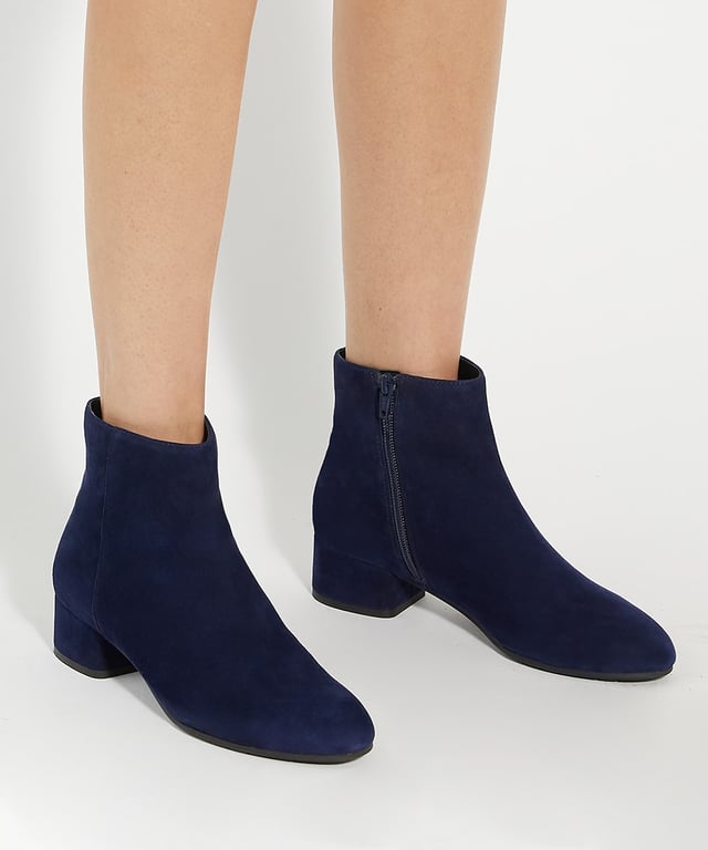 Dune Ladies Pippie - Low-Heel Ankle Boots Pippie will be your go-to ankle boots for days when you're on the move. Set on a low-block heel, these sleek and stylish all-rounders will go with everything in your wardrobe. Dress them up or down.