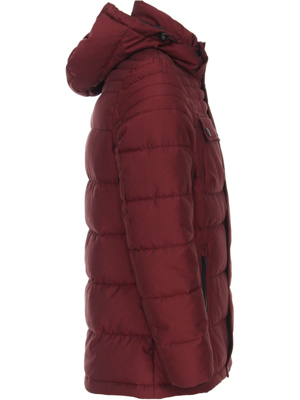 Deze gewatteerde jas van Casamoda is een robuuste en comfortabele jas voor koelere dagen. Het is gemaakt van hoogwaardige materialen en heeft een anti-allergische Sorona-vulling, die zorgt voor optimale warmte-isolatie. De jas is water- en windafstotend en beschermt je tegen weer en wind. De jas heeft een opstaande kraag en een doorlopende ritssluiting die wordt verborgen door een drukknoopsluiting. De jas heeft verschillende zakken waarin je je waardevolle spullen veilig kunt opbergen. De jas heeft steekzakken met ritsen en twee borstzakken met drukknopen. De stormmanchetten aan de mouwen zorgen voor een goede pasvorm en beschermen tegen de kou. De jas heeft een normale pasvorm, wat zorgt voor een comfortabele pasvorm. De jas heeft ook een afneembare capuchon die je kunt bevestigen of verwijderen met drukknopen. De capuchon is een praktisch detail dat je meer flexibiliteit geeft. Hij is verkrijgbaar in verschillende kleuren en maten en kan op verschillende manieren worden gecombineerd. Deze gewatteerde jas van Casamoda is een robuuste en comfortabele jas voor elke man.