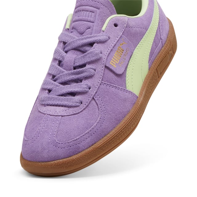 PRODUCT STORY A terrace legend from our archives returns: The Palermo. The silhouette debuted back in the early '80s, where it quickly became a staple among the terrace crowds in British football stadiums. Now, we’ve brought it back for the fans. Like the original, the Palermo is complete with its signature tag at the upper, a T-toe construction, and, of course, the classic gum sole. FEATURES & BENEFITS PUMA’s leather products support responsible manufacturing via the Leather Working Group. DETAILS Leather upperSynthetic liningDebossed and foil-printed PUMA branding on quarter panel tab and heel capLeather-coated FormstripRubber midsoleRubber outsolePUMA Youth: Recommended for older kids between 8 and 16 years