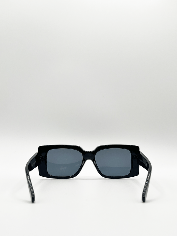 Oversized Square Frame in Black
Frame Colour: Black
Lens Colour: Black
Material: PC Lens PC Frame
One Size
SKU: SG2402402
UV 400 PROTECTION IN ACCORDANCE WITH 89/686/EEC BS EN ISO 123-1:2013
FDA Approved