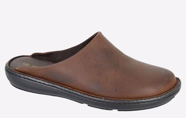 The Roamers Kelvin Stitchdown men's leather slippers in brown are a perfect blend of comfort and sophistication. Crafted from high-quality leather, these slippers boast a classic stitchdown construction that enhances durability and flexibility. The plush lining provides exceptional warmth and comfort, making them ideal for lounging around the house. With a cushioned footbed, every step feels soft and supportive, while the sturdy outsole ensures reliable traction for indoor and light outdoor wear. The timeless brown color adds a touch of elegance, making the Roamers Kelvin slippers a stylish choice for any man seeking comfort without compromising on style- Leather upper- Slip-On fit- Cushioned footbed- Durable outsole- Roamers branding