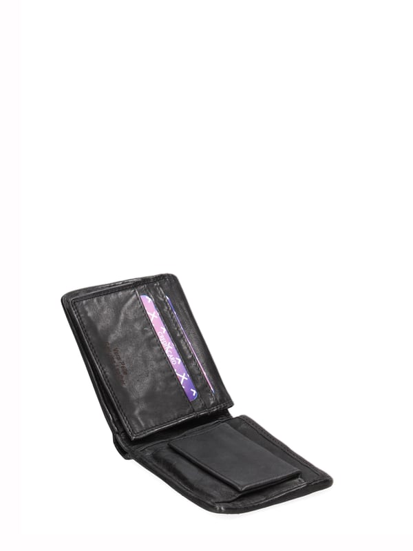Cartera de hombre. El cierre está ausente. Los bolsillos internos son tarjeteros para billetes y monedas. Los bolsillos externos están ausentes. Falta la correa para el hombro. Falta el mango. Hay un compartimento interno. El material exterior es 100% Piel Auténtica. Internamente está forrado en piel auténtica. Medidas: 12x9x2 cm. Producto de moda