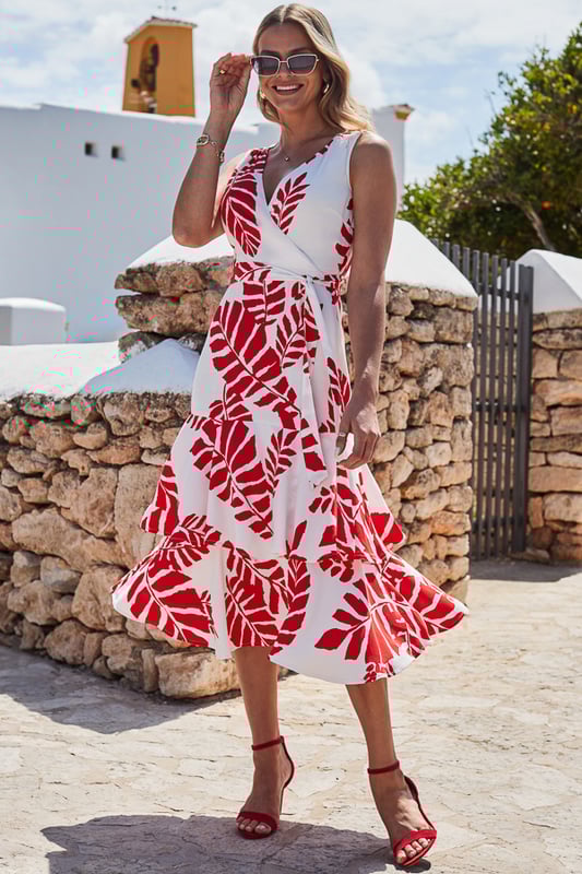 Introducing the one-piece wonder you'll be wearing all summer
Nothing flatters like a wrap dress
It's bra friendly
Dreamy tiered midi hem
Splashed with a mood-boosting palm print
Take it from day to night by switching sandals for heels