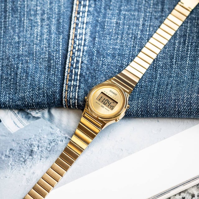 This Casio Casio Collection Vintage Digital Watch for Women is the perfect timepiece to wear or to gift. It's Gold 26 mm Round case combined with the comfortable Gold Stainless steel watch band will ensure you enjoy this stunning timepiece without any compromise. Operated by a high quality Quartz movement and water resistant to 3 bars, your watch will keep ticking. Sparkle in style with a smaller round watch featuring a minimalist design.  At just 26.3 mm in diameter, the petite round case delivers a delicate design for a stylish go-to accessory. This Digital watch has a calendar function: Day-Date , Stop Watch and Alarm High quality 19 cm length and 15 mm width Gold Stainless steell strap with a Folding Clasp Case diameter: 26 mm,case thickness: 7 mm, case colour: Gold and dial colour: Gold