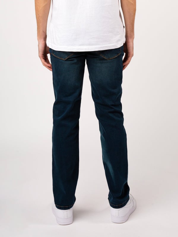 LUKE shows off a cool and contemporary aesthetic with these Edward denim jeans. The back waistband is decorated with a black faux leather patch which is debossed with the brand's iconic lion head and the LUKE EST.1977 text. These jeans are a regular fit, cut from a comfortable stretch-infused cotton denim and are complete with five pockets and a glossy button fastening. Iconic LUKE tri-colour trim tape. Regular fit. Black faux leather patch with the debossed lion logo and LUKE EST.1977 text. Black glossy button fastening. LUKE denim text round rivet featured on the two front main pockets. Metal lion head rivet on the front right pocket. Internal pocket with 'SOMETHING FOR THE WEEKEND SIR?' embroidered on the front.