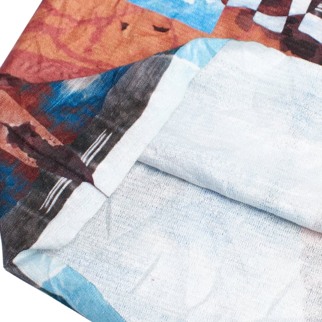 Originales multifunktionales Höschen Buff, das Vielseitigkeit und Komfort bei jeder Outdoor-Aktivität bietet.

 Hauptmerkmale:

 - Multifunktional, kann als Schal, Stirnband, Maske, Mütze oder Bandana verwendet werden.
 -Unisex.
 - Elastischer Halstuch.
 - Vielseitig.
 - Schlauchförmiger Buff ohne Nähte, sorgt für eine bequeme Passform und beugt Hautirritationen vor.
 - Hergestellt aus recycelten Materialien.
 - Bietet einen Sonnenschutzgrad von 50 UPF.
 - Schützt vor Kälte, Wind und Sonne und eignet sich perfekt für Outdoor-Sportarten.
 - Einheitsgröße.
 - Für Erwachsene konzipiert.
 - Ideal zum Tragen das ganze Jahr über.
 - Erhältlich in einer Vielzahl von Farben und Drucken mit dem Buff-Logo, das die Qualität der Marke hervorhebt.

 Ein funktionelles und praktisches Kleidungsstück für alle, die bei jedem Abenteuer Komfort und Schutz suchen.
 Maßnahmen: 22X53cm
 Komposition: 95 % recyceltes Polyester, 5 % Elastan
 Pflege:
- Maschinenwäsche max. bei 40 °C.
 - Vermeiden Sie die Verwendung von Weichspülern.
 - Verwenden Sie kein Bleichmittel.
 - Benutzen Sie keinen Trockner.
 - Kein Bügeln.