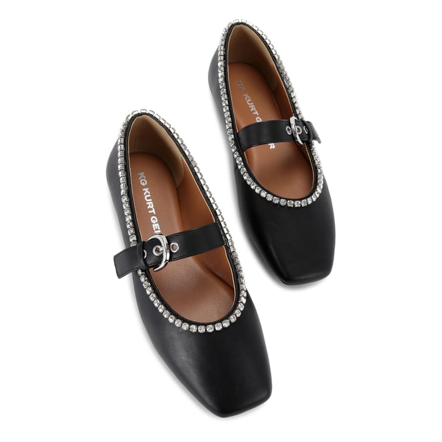 This KG Kurt Geiger Nico Stud is a Mary Jane style shoe with silver crystals around the edge of the shoe. There is a strap across the foot with large silver buckle fastening.