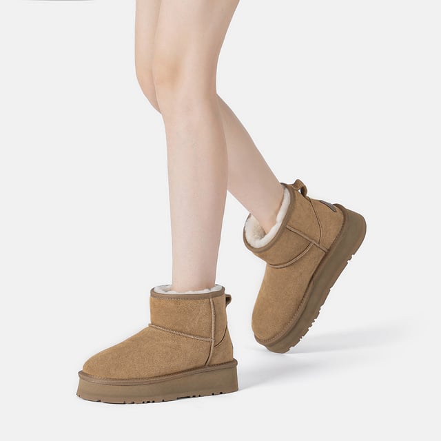 If you're into added height and support, the Dusky Boots are ideal. They pair effortlessly with a coordinating tracksuit, making them great for indoor lounging or quick trips out. Combining comfort and style flawlessly, these boots are essential for chilly seasons.

Product No. EAU3016

Description:
- Cow Suede Upper
Sheepskin Wool Lining
EVA Sole