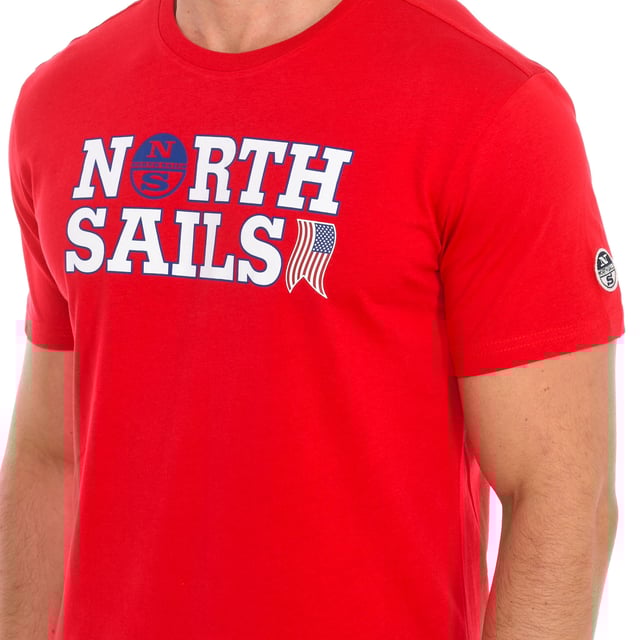 North Sails short sleeve t-shirt.
 Round neckline with ribbed finish.
 Brand print on the front.
 Brand logo on one sleeve.
 Seams seen in tone.
 Composition: 100% cotton
 Care:
Wash at maximum temperature 30º.
 Iron at medium temperature.
 Do not use dryer.
 Do not use bleach.
 Do not dry clean.