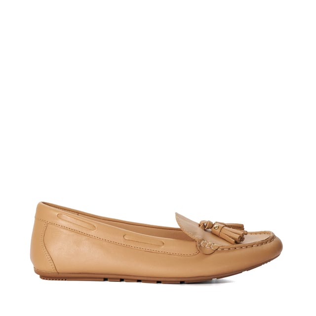 The timeless tassel trims give these leather moccasins a classic look. Perfect for pairing with your day-to-day work wear attire.