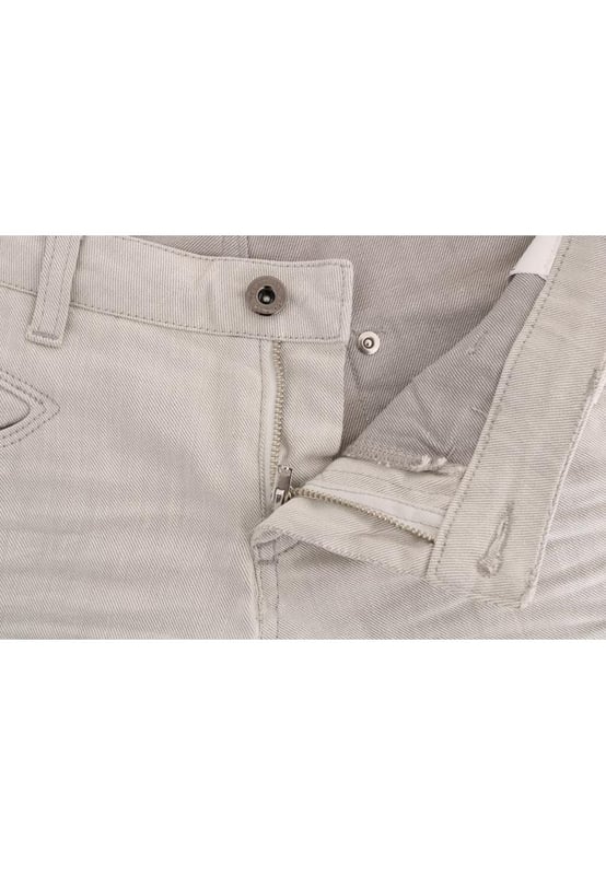A estrenar con etiquetas.
  Vaqueros CNC 100% autenticos de CoSTUME NATIONAL CNC.
  Corte entallado.
  Color: Blanco.
  Material: 98% algodon 2% elastano.
  Bragueta: Cremallera y boton.
  Detalles del logotipo.
  Fabricado en Italia.