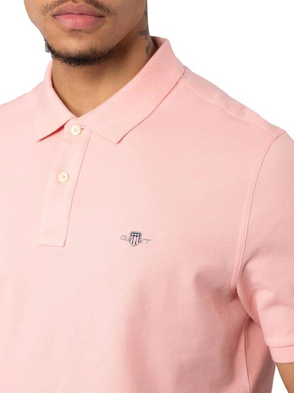 The timeless piqué polo shirt is a must-have for a reason. Our polo shirt is effortlessly stylish and traditional. Featuring a regular fit, a flat knit collar, a two-button placket, small side slits, and the iconic GANT logo embroidered at the chest.