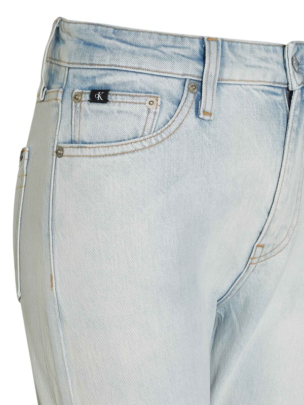 99% algodón, 1% elastano; Vaqueros Calvin Klein Jeans; Modelo: ZW0ZW010951AK; Mano de obra de alta calidad; Estilo de 5 bolsillos; Ajustado; Alto Pacto; botón, cremallera; Detalles del logotipo de Calvin Klein Jeans