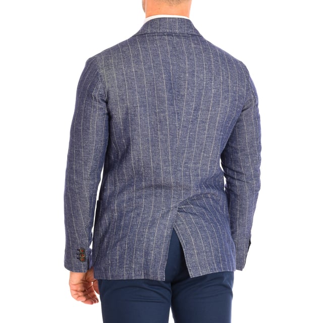 Long-sleeved blazer La Martina.
 Color Marbled blue
 Regular cut that adapts perfectly to any type of silhouette.
 Lapel collar.
 Closure with two buttons.
 Front slip pockets.
 Two pockets on the inside.
 Button closure cuffs.
 Small brooch with the firm's logo on the flap.
 Seams seen in tone.

 Composition: 50% Linen, 40% Cotton, 10% Elastane.

 - Do not use a washing machine.
 - Iron at medium temperature, max. 110ºC.
 - Do not use a dryer.
 - Does not admit bleach.
 Composition: 50% Linen, 40% Cotton, 10% Elastane.
 Care:
- Do not use a washing machine.
 - Iron at medium temperature, max. 110ºC.
 - Do not use a dryer.
 - Does not accept bleach.