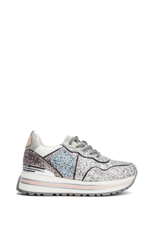 Looking to add sparkle to your every day? The Dov trainer features glitz panels and luxe metal detailing to ensure your style shines as bright as you.