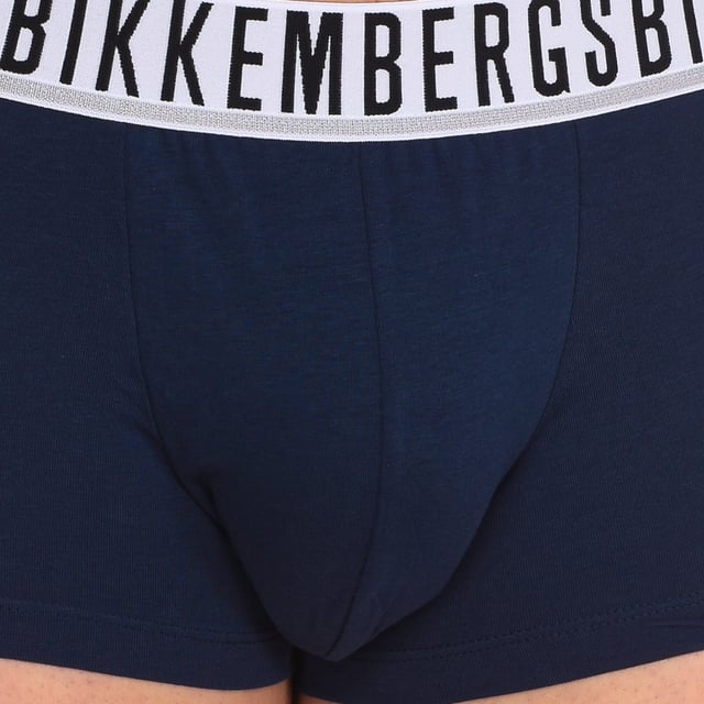 Essential boxer from Bikkembergs.
 Elastic rubber waistband, with the brand's name embroidered on the front.
 Comfortable and breathable fabric.
 Anatomical front, with the ability to hold without squeezing.
 Seams seen in tone.
 Composition: 95% Cotton, 5% Elastane
 Care:
Care:
 -Wash at max temperature. 40ºC.
 -Do not use bleach.
 -Supports dry cleaning.
 -Allows you to use a dryer.
 -Iron at max temperature. 130ºC.
