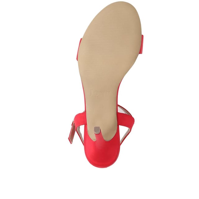 Strut into style with satin elegance. Classic cut meets undeniable allure, creating sandals that are always on the guest list. Crafted with full leather linings, our KINSLEY stiletto sandals combine cushioned comfort with timeless tailoring. Every party deserves a touch of timeless glamour.
