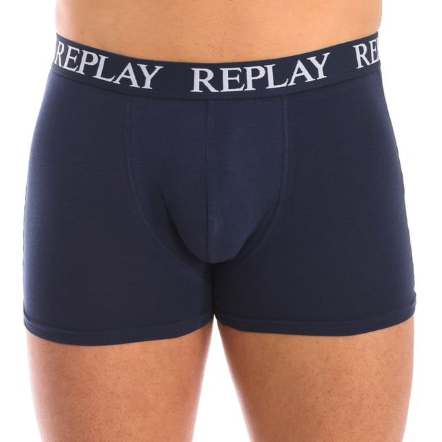 Stretchkatoenen boxer.
 Elastische rubberen tailleband, met de merknaam herhaaldelijk geborduurd.
 Comfortabele en ademende stof.
 Anatomische voorkant, met de mogelijkheid om vast te houden zonder te knellen.
 Naden in toon zichtbaar.
 Samenstelling: 95% Katoen, 5% Elastaan
 Onderhoud:
Wassen op maximaal 40º.
 Strijken op lage temperatuur.
 Geen bleekmiddel gebruiken.
 Geen droger gebruiken.
 Niet chemisch reinigen.