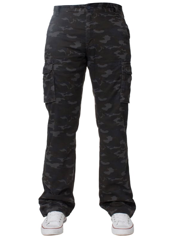 These KZ116 Kruze Camo Work Pants Features 2 Front Pockets, 2 Buttoned Back Pockets, 2 Velcro Side pockets and a zip fly fastening. Crafted with 65% Polyester and 35% Cotton, these Combat Trousers are a loose fit with adjustable toggle to the hems.