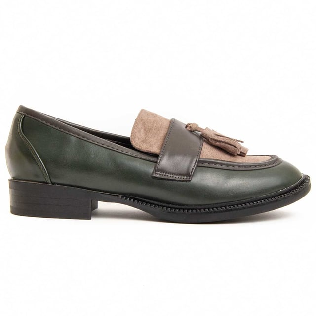 Casual moccasin for women. Comfortable fit. Made with vegan materials. Manufactured by other brands for our brand.