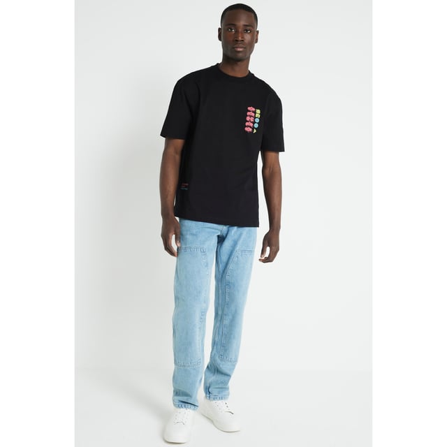Regular fit, Graphic print, Crew neck, Short sleeves, Cotton for this product has been more responsibly sourced