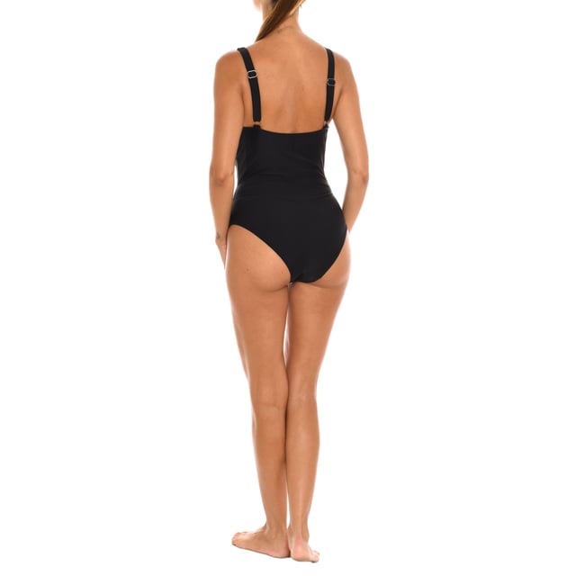 V-neck swimsuit 46221 women.

 It features a V-neckline at the front, creating a feminine and elegant silhouette.
 Includes cups to support and enhance the bust.
 Fully lined.
 It features adjustable straps that allow you to customize the fit and coverage.
 The Marie Claire brand is recognized for its fashion designs and trends in the swimwear sector.
 This Marie Claire swimsuit is an attractive and versatile option to wear on the beach, pool or other water activities.
 Its elegant and feminine design makes it a suitable garment for both a day at the beach and for more formal events or situations.
 Composition: 78% Polyamide, 22% Elastane
 Care:
Wash at maximum temperature 30º.
 Do not use dryer.
 Do not use bleach.
 Do not iron.
 Do not dry clean.