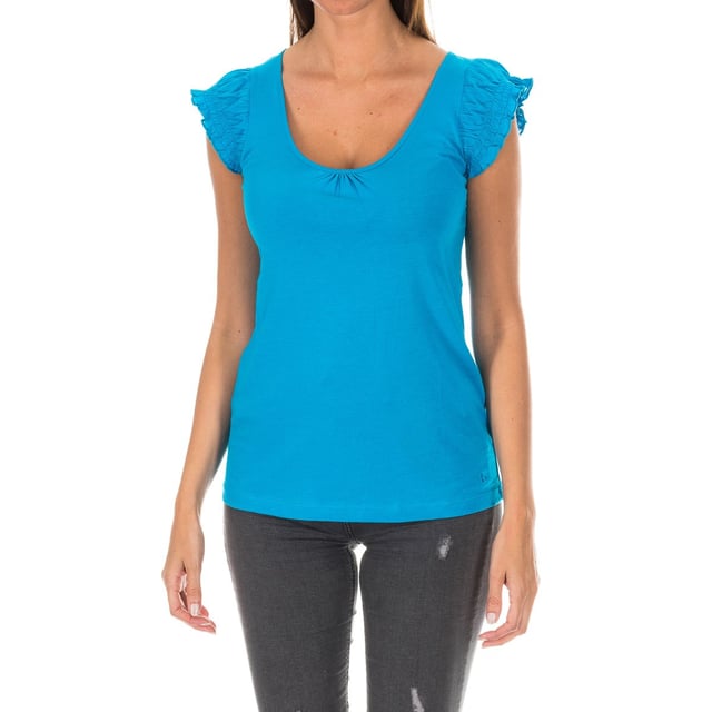 Camiseta sin mangas Armand Basi
Color Azul cian.
Escote redondo.
Tejido transpirable y elástico.
Mangas con acabado elástico.
Logo de la firma bordado en el lateral inferior.
Costuras vistas a tono.

Composición:  100% Algodón.

Instrucciones de lavado:
- Lavar máximo a 40ºC.
- Planchar a media temperatura, máx. 110ºC.
- Permite usar secadora.
- No usar lejía.
- No admite el  lavado en seco.