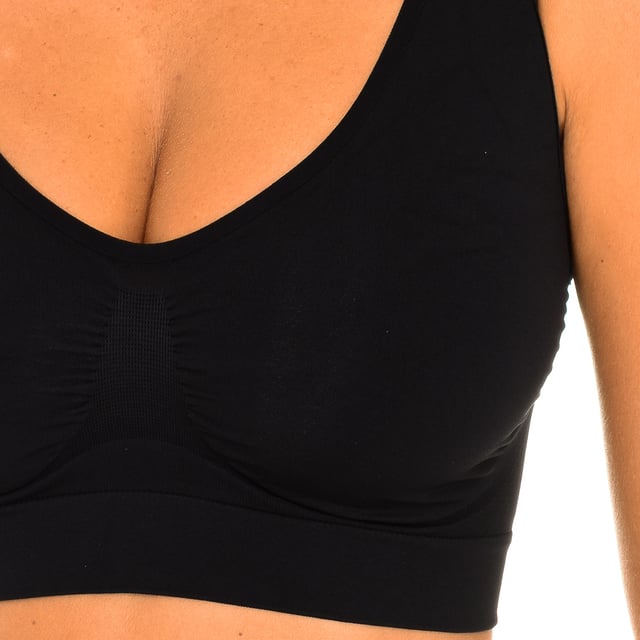 Shaping bra.
 Wide straps.
 Breathable and elastic fabric.
 Natural Push-Up Effect.
 Top style.
 Withouth stitches.
 Composition: 81% Polyamide, 19% Elastane
 Care:
Care:
 - Wash maximum 40º.
 - Do not iron.
 - Do not use bleach.
 - Do not centrifuge.