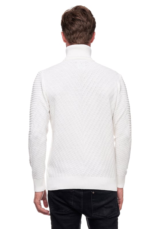 Jersey de cuello alto Rusty Neal para hombre. El jersey de cuello alto está hecho de algodón y poliéster y tiene un bonito ajuste ceñido.