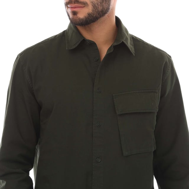 Mens Belstaff Garment Dye Cotton Scale Shirt in green.- Point collar.- Centre front button fastening.- Signature tilted flap pocket.- Adjustable buttoned cuff.- Belstaff Phoenix patch on sleeve.- Garment-dyed cotton twill.- 100% Cotton.- Ref: 104537TLGRN