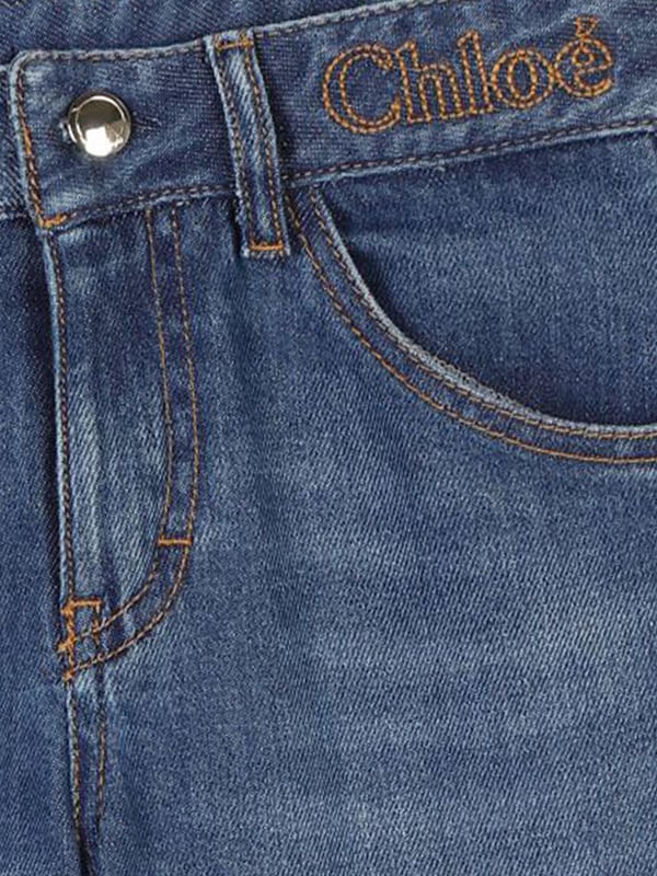Parisian label Chloé incorporate exquisite materials in their beautifully crafted abstracts. These girls wide leg denim blue jeans are reflective of the French label's preference for sleek, innovative designs. Envisioned in a traditional five-pocket style via organic cotton with an adjustable waist, Chloé engraved snap and contrasted topstitching. They showcase fringes on the bottom leg with a brut effect and Chloé embroidery on a front belt. Mini Me 99% Cotton, 1% Elastane