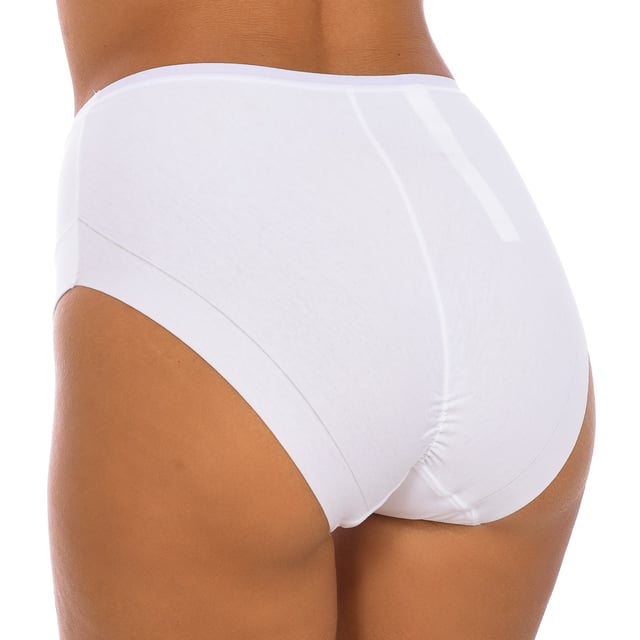 Invisible panty Janira.
 Matching elastic waistband.
 Brand detail printed on the upper side.
 Extremely soft and elastic fabric.
 It does not press or stick, totally invisible.
 Matching interior lining.
 Seams seen in tone.
 Composition: 84% Cotton, 16% Elastane
 Care:
Wash at a maximum temperature of 30º.
 -Do not use bleach.
 -Do not use an iron.
 -Do not use dryer.
 -Do not dry clean.