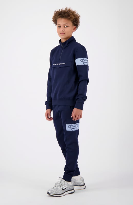 100 % Polyester Normale Passform Hoher Kragen mit halbem Reißverschluss Black Bananas Signatur-Klappe auf der Vorderseite Commander-Band am linken Arm Kombinierbar mit JR. COMMANDER TRACKPANTS 