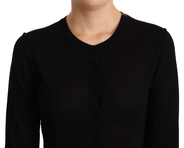 Helt ny med taggar
100% Äkta Dolce & Gabbana Staff svart stickad tröja
Tillverkad av jungfrulig ull
Rundhalsad stickad design
Klassisk svart färg
Logodetaljer
Tillverkad i Italien
Material: 100% Jungfrulig Ull