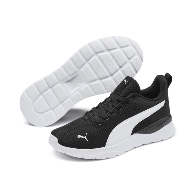 Deconstructed and refined, the Anzarun Lite Trainers ensure a clean look that's perfect for every occasion. Featuring a breathable mesh upper, a cushy EVA midsole and true heritage PUMA branding throughout, this trainer is comfort and style combined.
